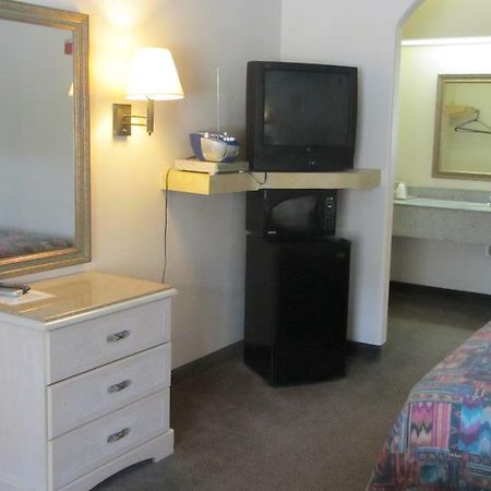 Camelot Inn & Suites Highway 290/Northwest Freeway Jersey Village Bagian luar foto