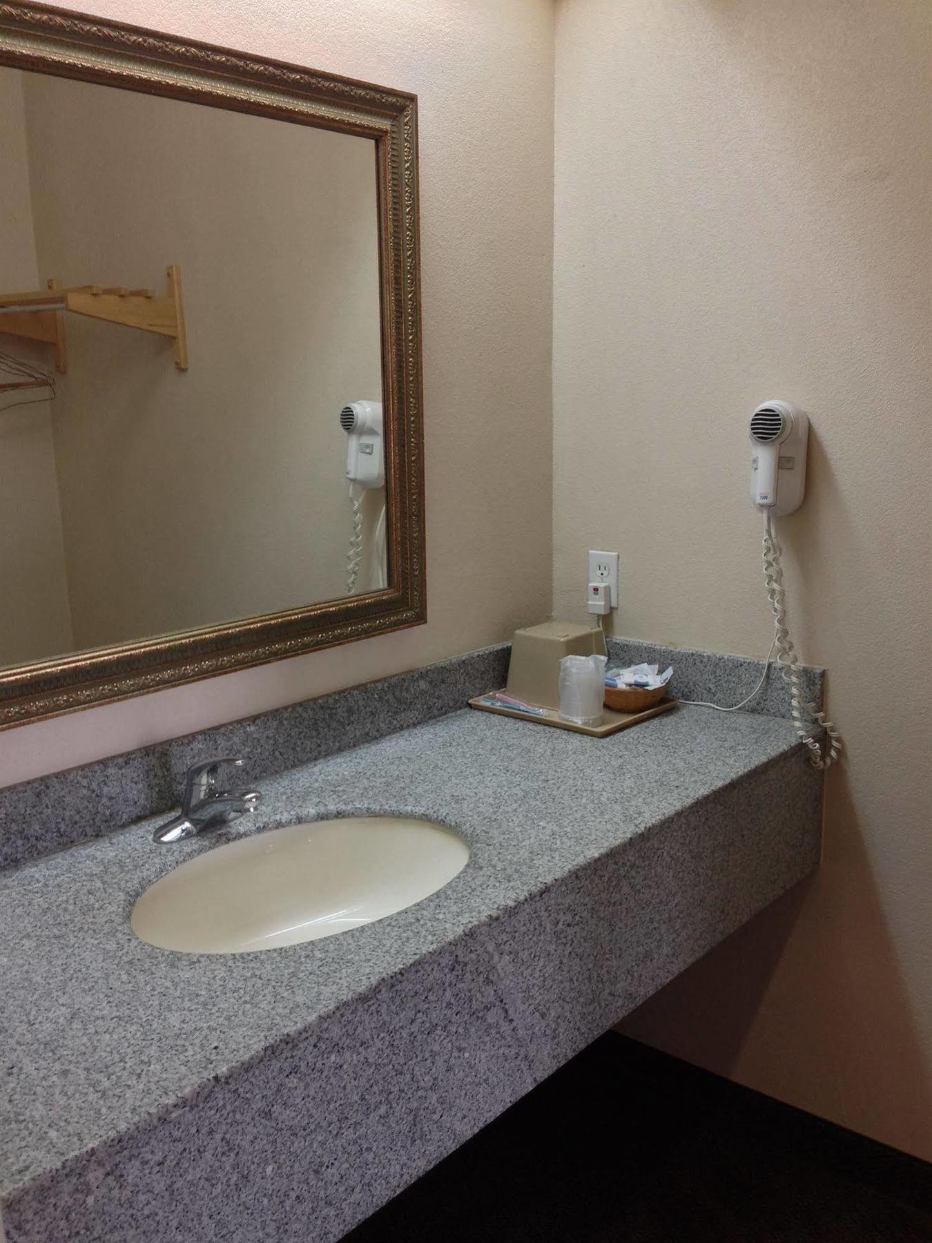 Camelot Inn & Suites Highway 290/Northwest Freeway Jersey Village Bagian luar foto