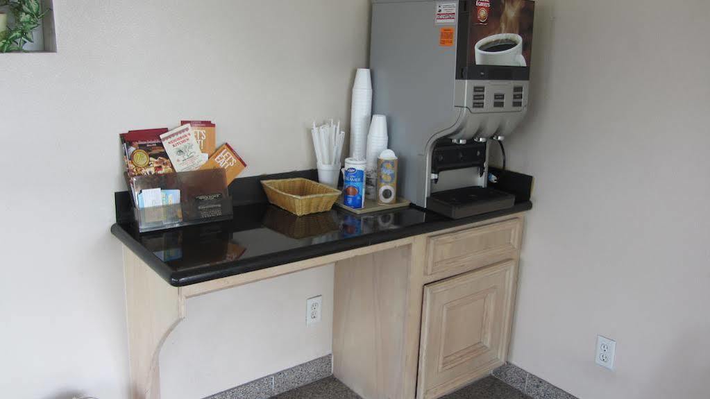 Camelot Inn & Suites Highway 290/Northwest Freeway Jersey Village Bagian luar foto